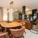 Villa Seaside Luxury With A Swimming Pool - Zadar - 22250
