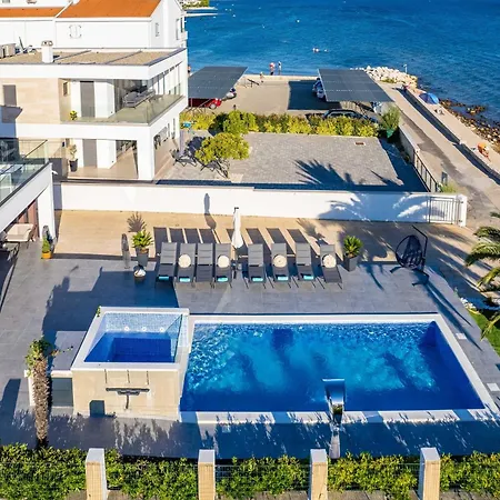 וילה Seaside Luxury With A Swimming Pool Sukosan, Zadar - 22250