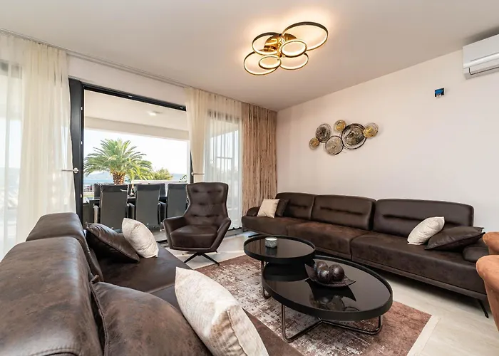 Seaside Luxury With A Swimming Pool Sukosan, Zadar - 22250