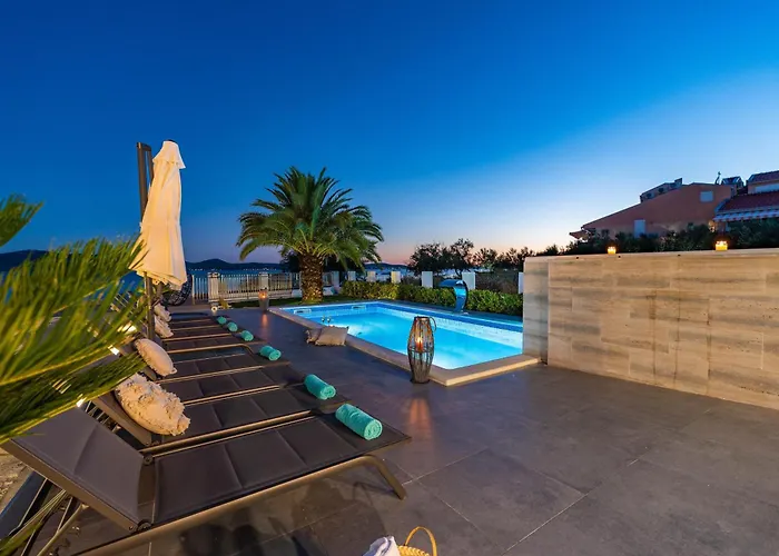 Seaside Luxury With A Swimming Pool Sukosan, Zadar - 22250 וילה *